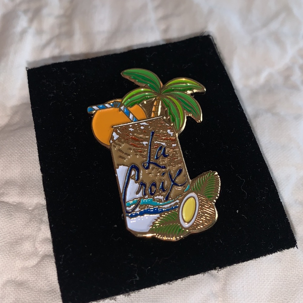 Lacroix pin ✨🌴 🥥